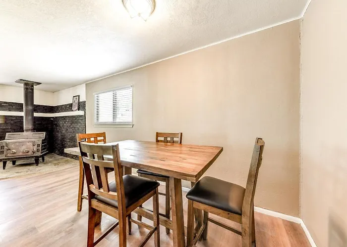 Serene Ruidoso Cabin With Fenced Yard Near Downtown!