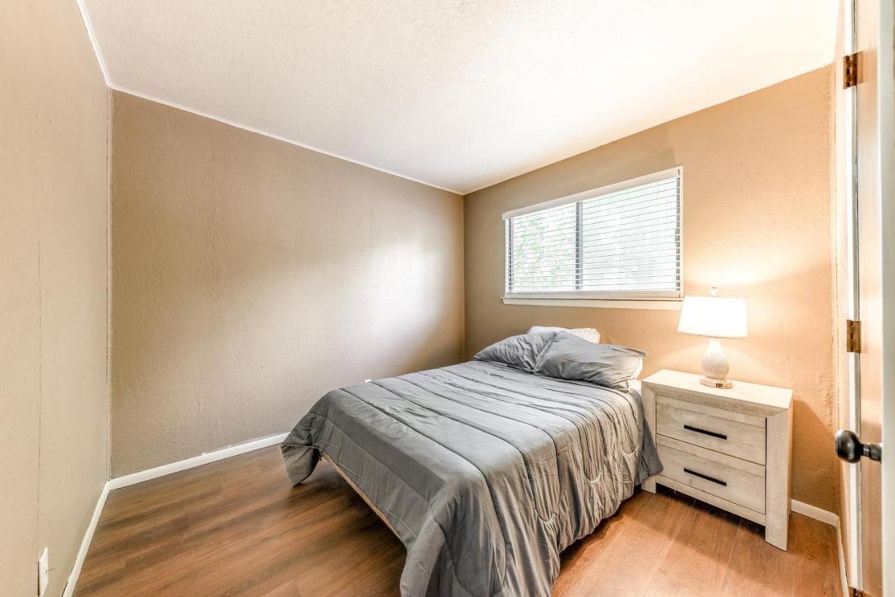 Holiday home Serene With Fenced Yard Near Downtown!
